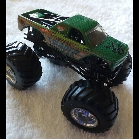 Mattel Hot Wheels Monster Jam M2D CAMO THUNDER Collectible Truck Die Cast Truck - Picture 8 of 8